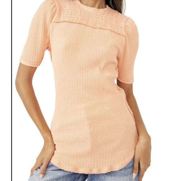 Free People We The Free Care Delicious Peach Smocked Yoke Tee Women's Medium - Picture 1 of 8